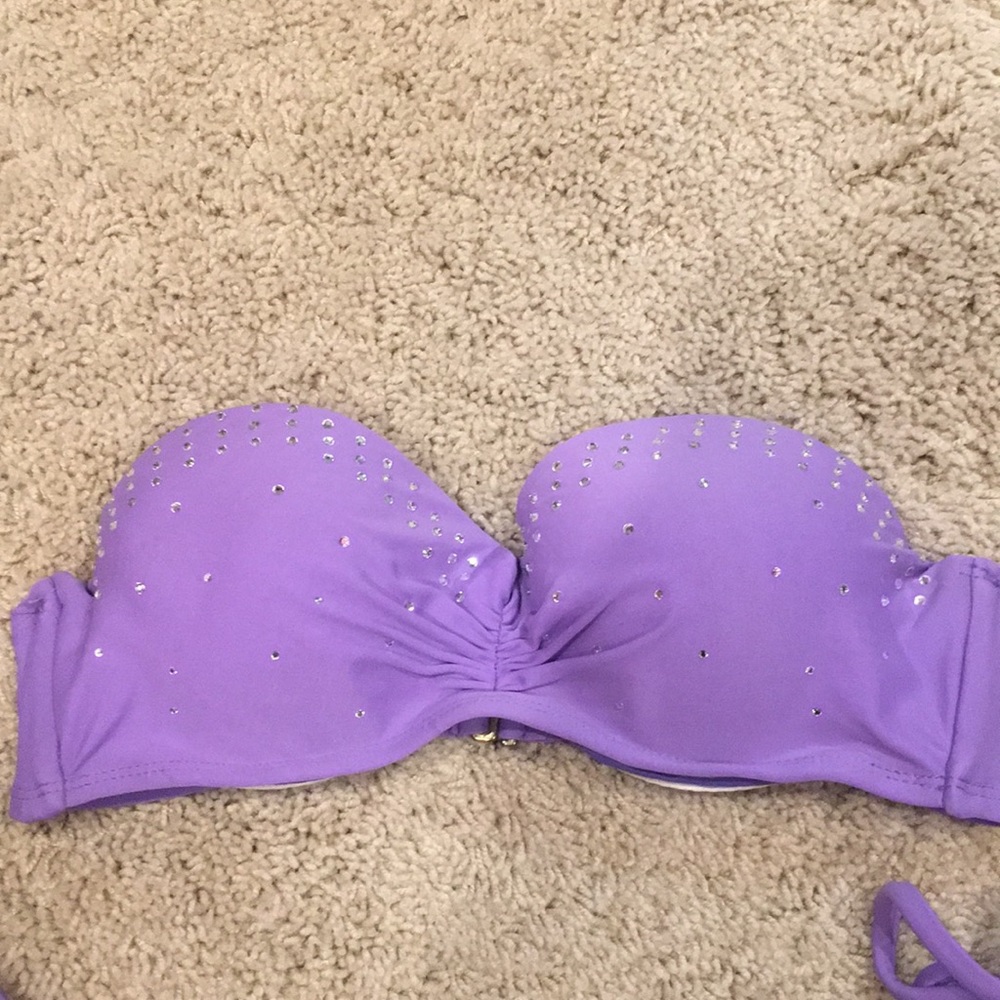 Bikini - Picture 3 of 4